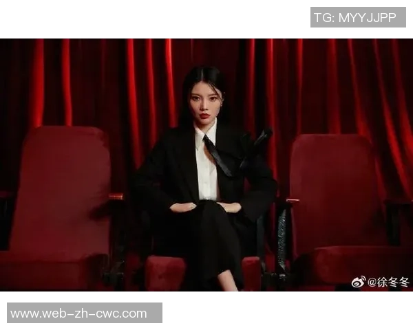 徐冬冬展现足球魅力写真运动与美丽完美结合的时尚瞬间